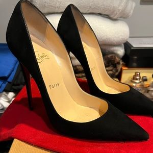 Selling Black Suede Loui Vutton heels, they are to big worn 2-3 times only
